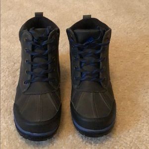 Boys Columbia boots. NWOTB